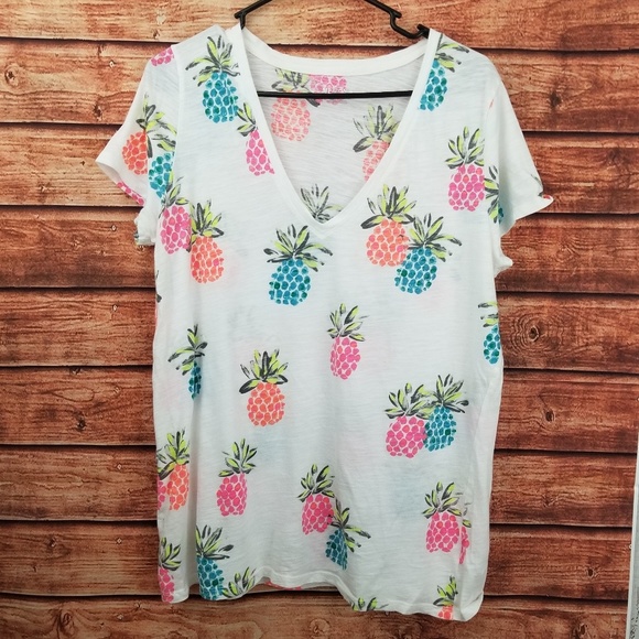 Merona Tops - ✨ Merona colorful pineapple vneck tshirt
